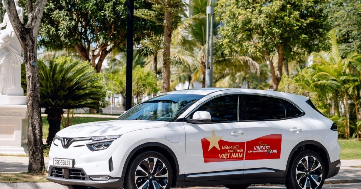 Khách hàng Việt mạnh tay chốt VinFast VF 8: Mạnh mẽ, công nghệ đỉnh, giá siêu hấp dẫn với loạt ưu đãi khủng