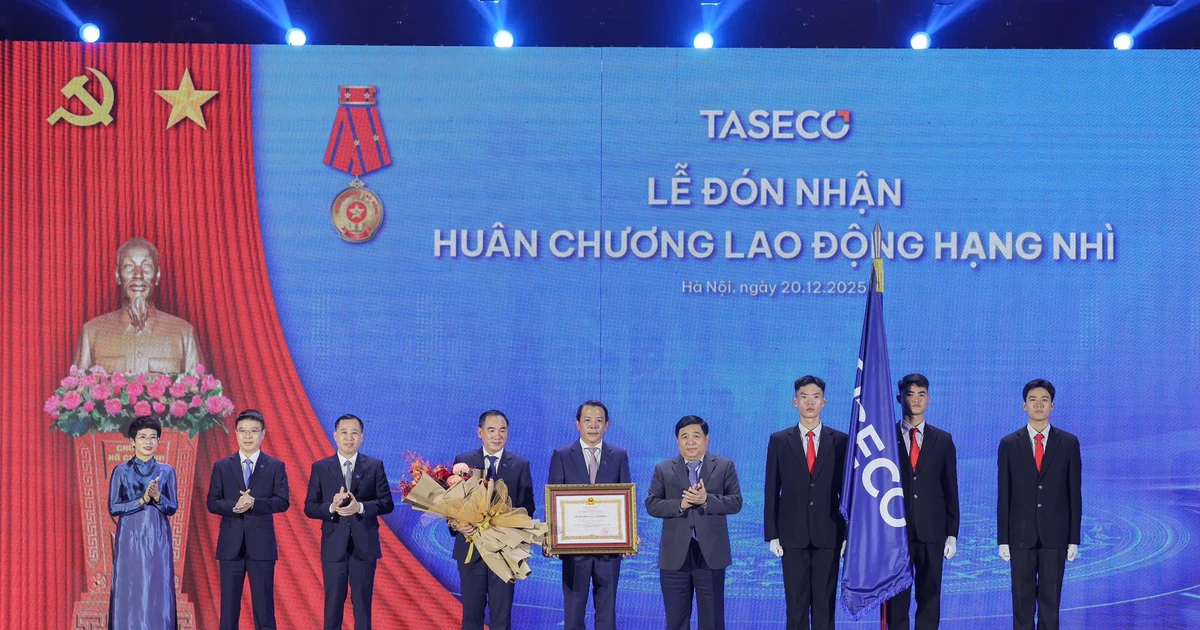 Taseco Group đón nhận Huân chương Lao động hạng Nhì nhân dịp kỷ niệm 20 năm thành lập