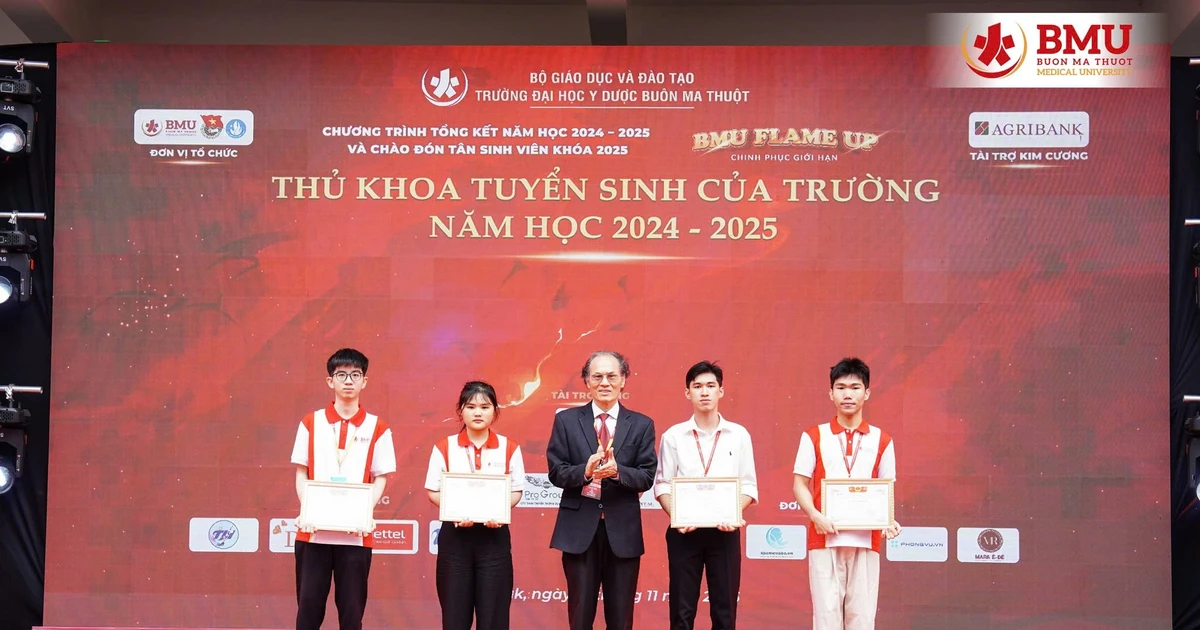 Vinh danh và trao 234 suất học bổng cho sinh viên xuất sắc