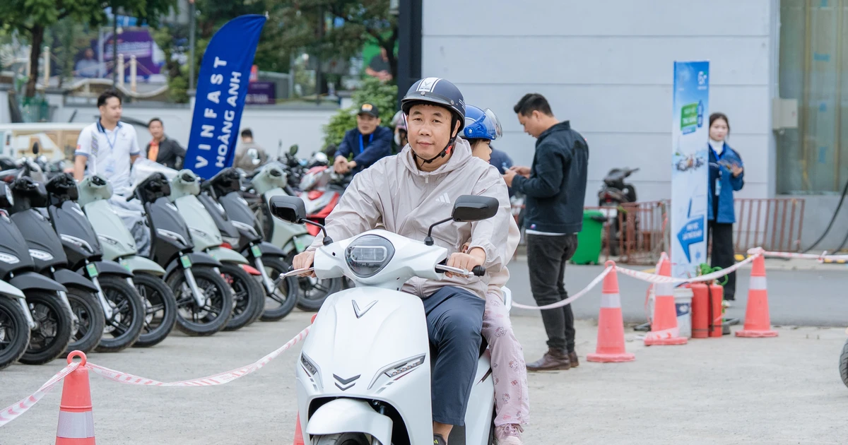 Giá sau ưu đãi chỉ hơn 22 triệu đồng, nhân viên văn phòng tranh thủ chốt VinFast Feliz trong những ngày cuối năm