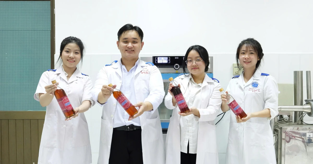 Sản phẩm nước mắm chay từ hành tím độc đáo của sinh viên