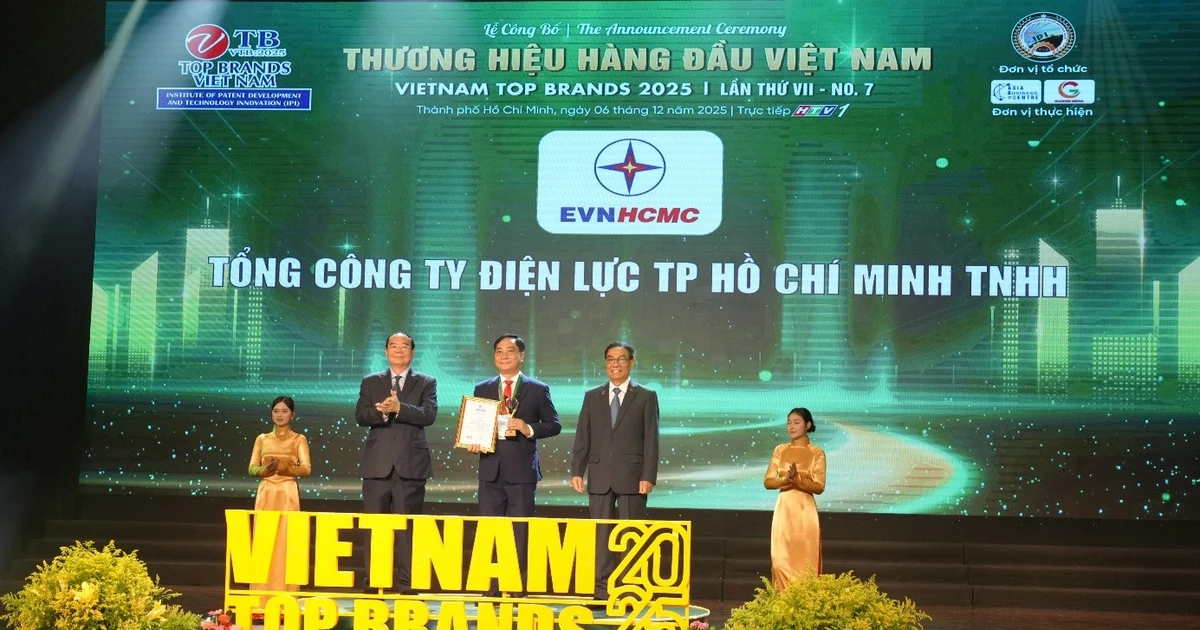 EVNHCMC được vinh danh Top 10 Thương hiệu hàng đầu Việt Nam 2025