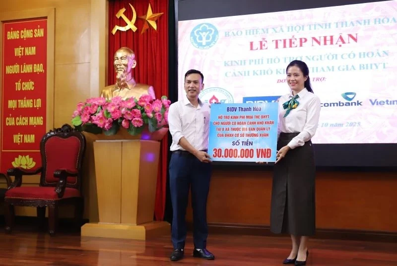 Hỗ trợ đóng bảo hiểm y tế cho người có hoàn cảnh khó khăn