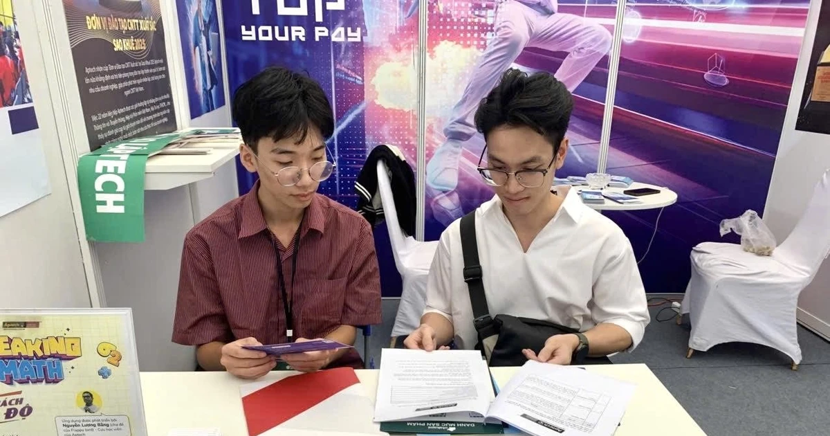 Lan tỏa tri thức số: Aptech nhân rộng Dự án phổ cập AI cho cộng đồng