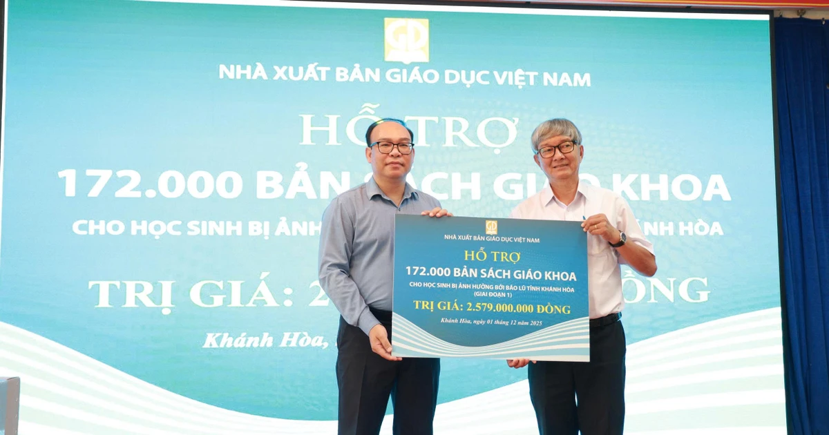 Hỗ trợ khẩn cấp 172 nghìn bản SGK cho học sinh vùng lũ lụt tỉnh Khánh Hòa