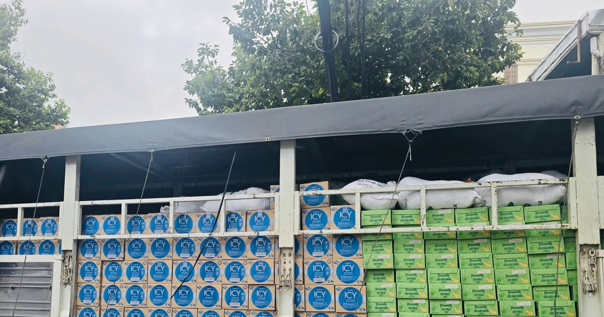 48 tấn sữa và nước uống của Vinamilk đến rốn lũ miền Trung và Tây Nguyên