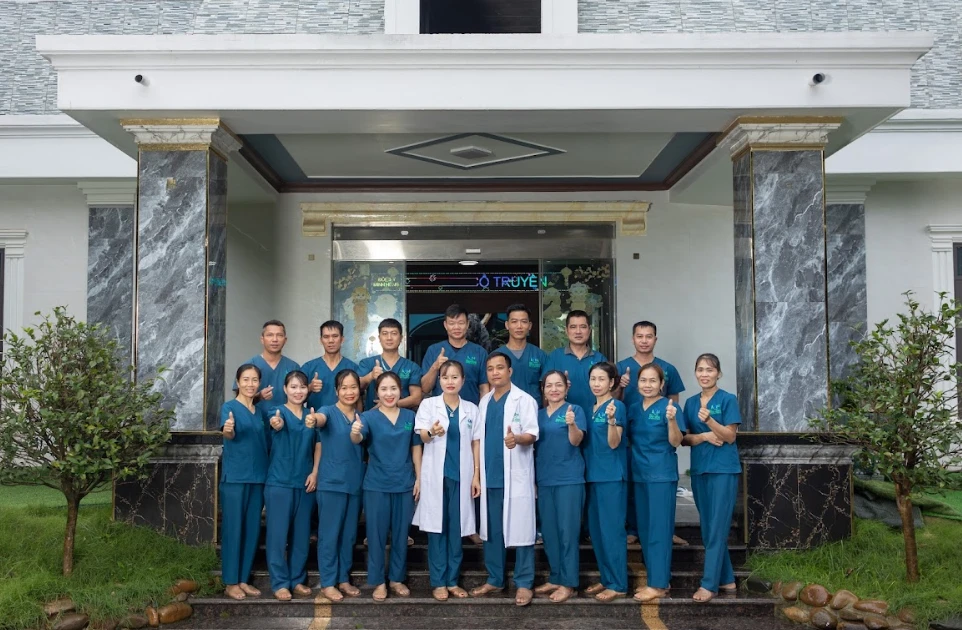 Ứng dụng tinh hoa đông y điều trị bệnh xương khớp tại Phòng chẩn trị YHCT Minh Hồng