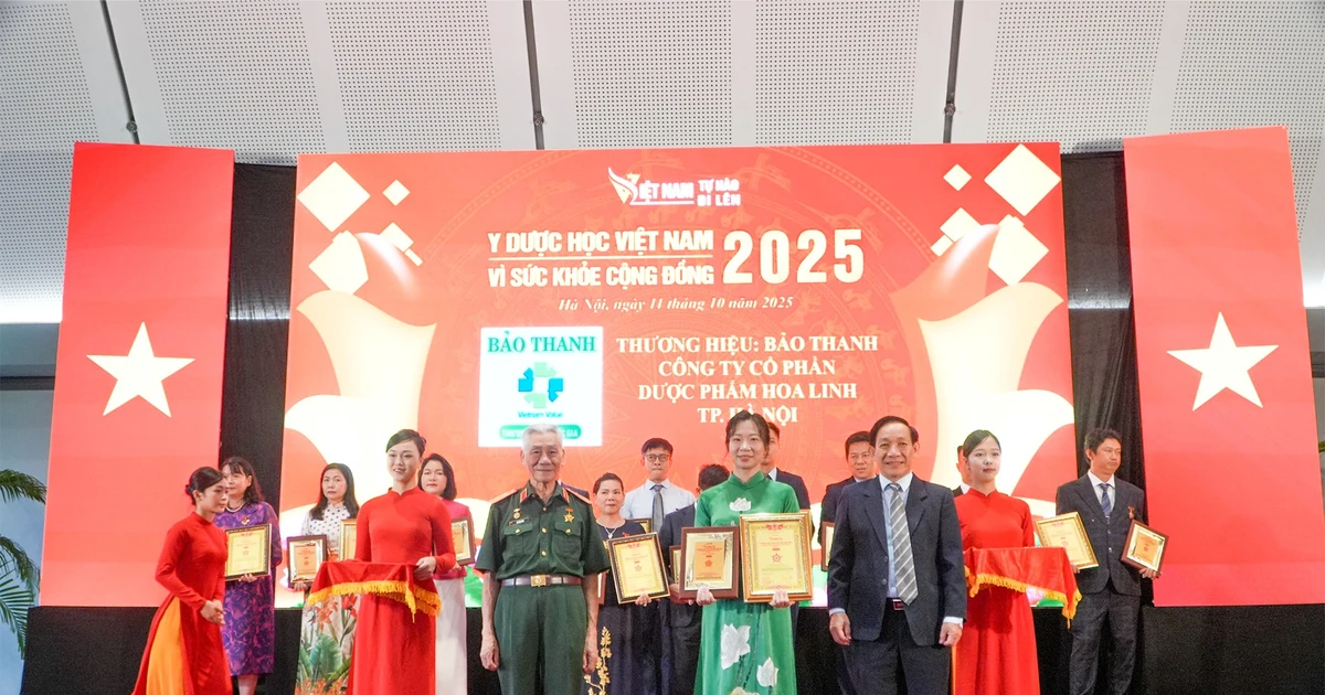 Bảo Thanh được vinh danh giải thưởng Lê Hữu Trác 'Vì sự nghiệp chăm sóc và bảo vệ sức khỏe nhân dân'