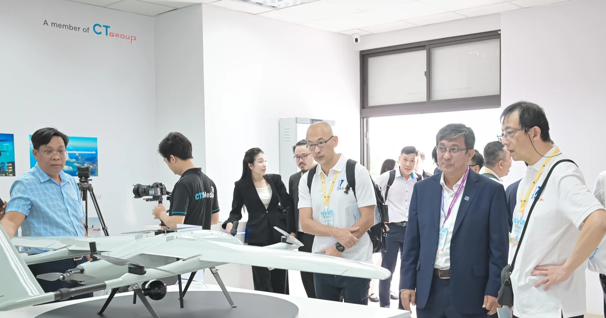 Món quà 20/11 đặc biệt của CT Group: LAB UAV dẫn dắt robot nông nghiệp tặng ĐH Cần Thơ