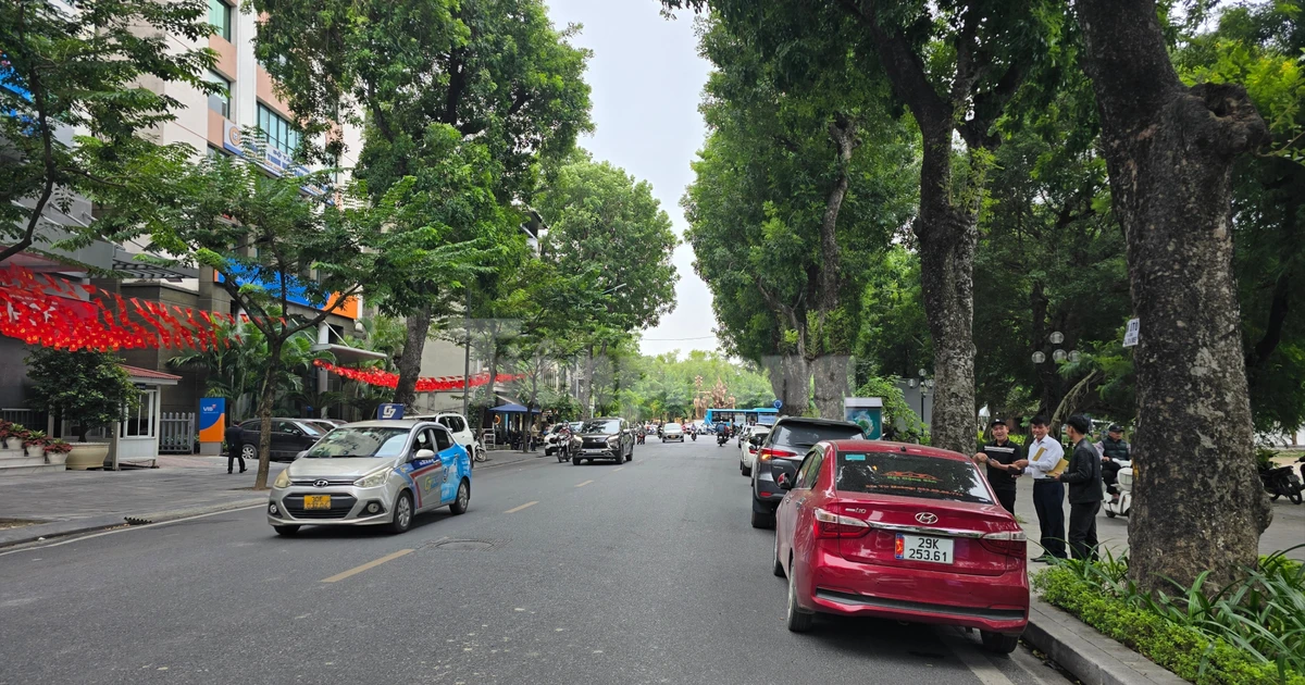 Camera AI 'phủ sóng' đường phố Hà Nội: Giảm vi phạm nhưng dân kêu trời vì thiếu bãi đỗ xe