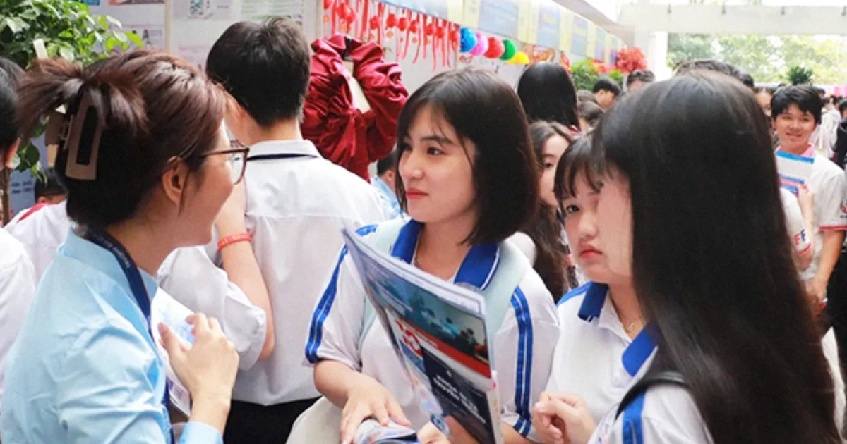 Các trường đại học công bố hàng loạt học bổng hấp dẫn thu hút thí sinh xét tuyển