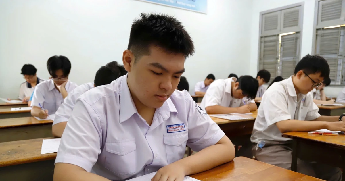 Kỳ thi học sinh giỏi TP.HCM: Teen “bối rối” vì đề thi Ngữ Văn có “1-0-2”