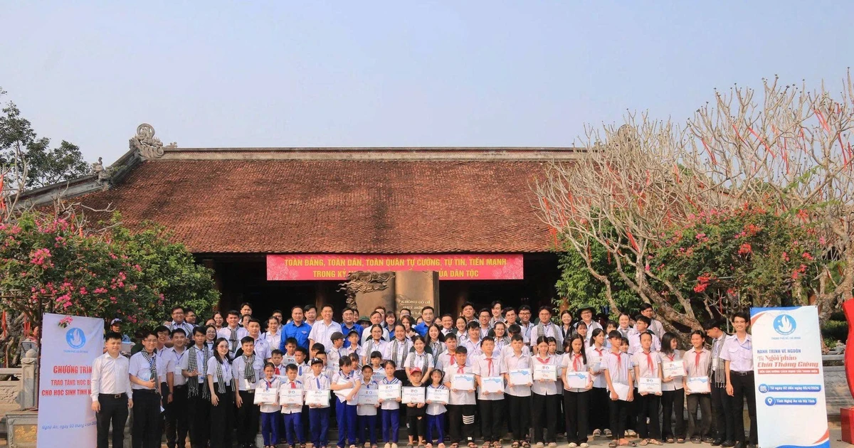 Hành trình về nguồn "Từ ngòi pháo Chín tháng Giêng đến con đường Cách mạng"