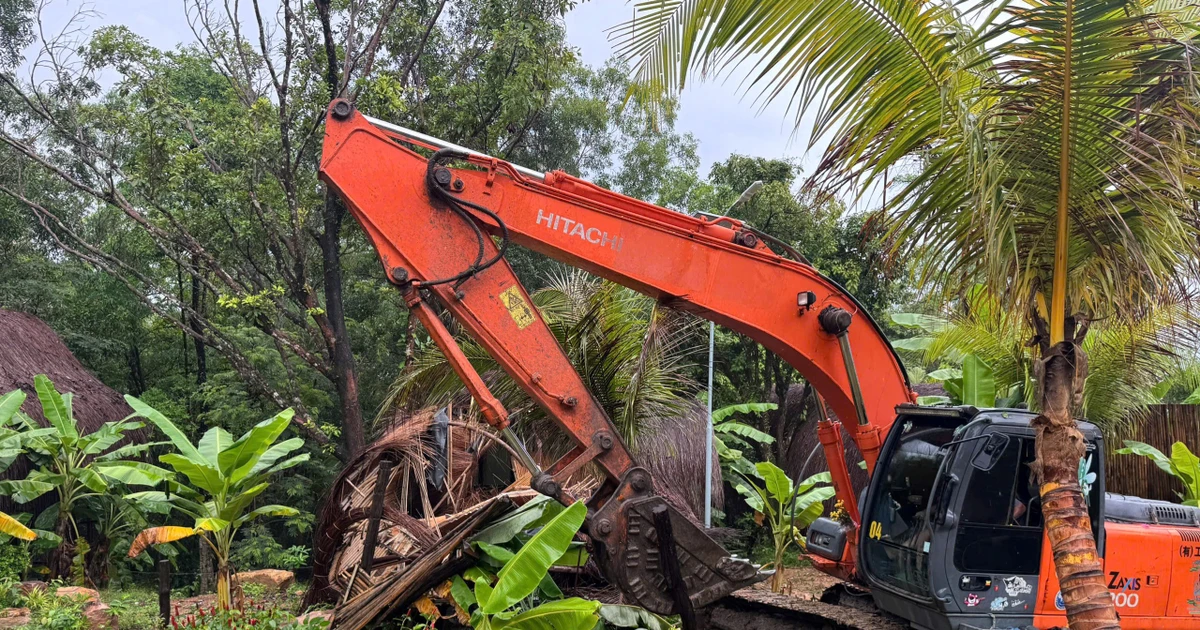 Cưỡng chế tháo dỡ khu du lịch trái phép trên đỉnh núi ở Phú Quốc