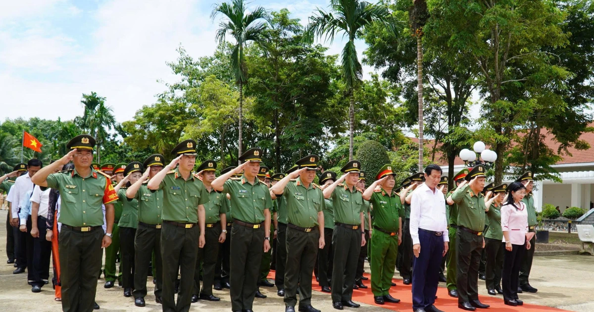 Đảng ủy Công an Trung ương tri ân người có công tại An Giang