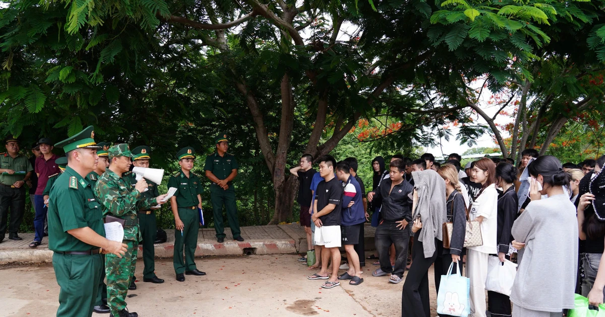 Tiếp nhận 180 công dân bị Campuchia trục xuất, phát hiện 2 đối tượng truy nã