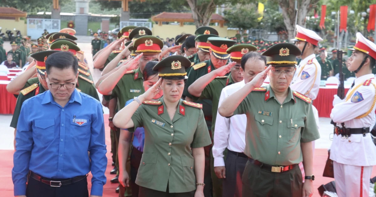 Tuổi trẻ An Giang thắp nến tri ân các Anh hùng liệt sĩ