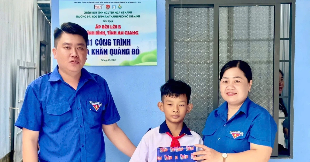 Nhà Khăn quàng đỏ tiếp thêm động lực cho cậu học trò nghèo