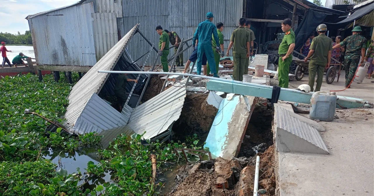 Sạt lở cuốn trôi 3 căn nhà xuống sông, thiệt hại hơn 1,7 tỷ đồng