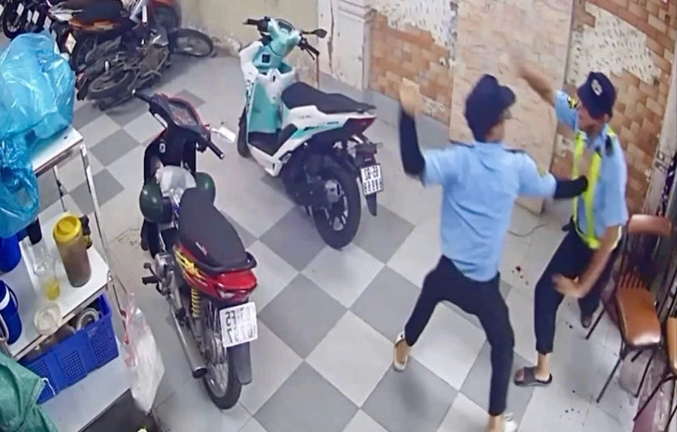 Mâu thuẫn cá nhân, bảo vệ quán hải sản bị đồng nghiệp đâm tử vong