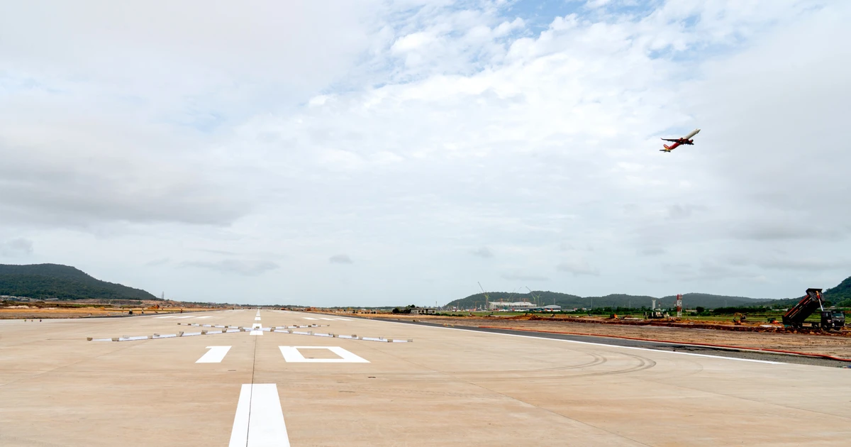 Ông Đinh Văn Nơi thị sát dự án sân bay Phú Quốc