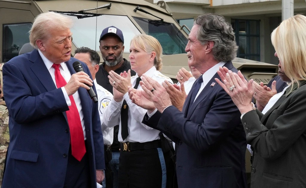 Sa thải nhiều chuyên gia tình báo có thể gây khó khăn cho ông Trump