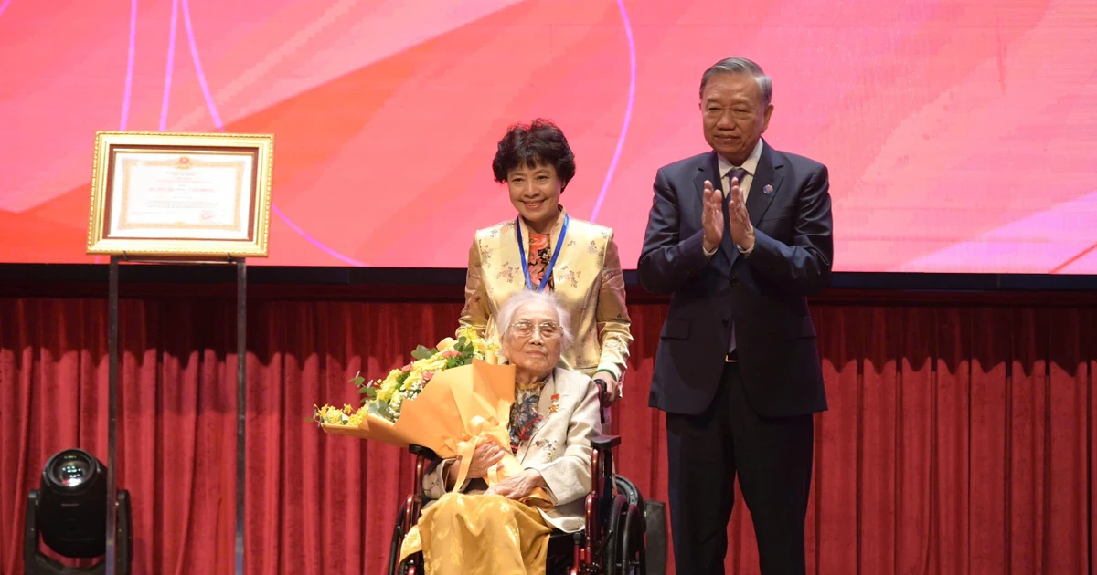 Nguyên Phó Chủ tịch nước Nguyễn Thị Bình được phong Anh hùng Lao động