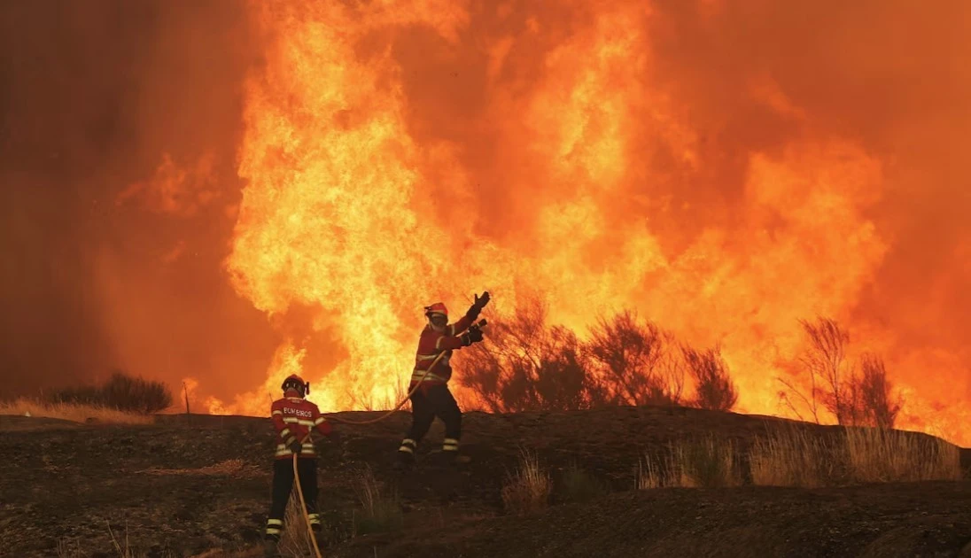 Châu Âu vật vã với cháy rừng và nắng nóng khốc liệt