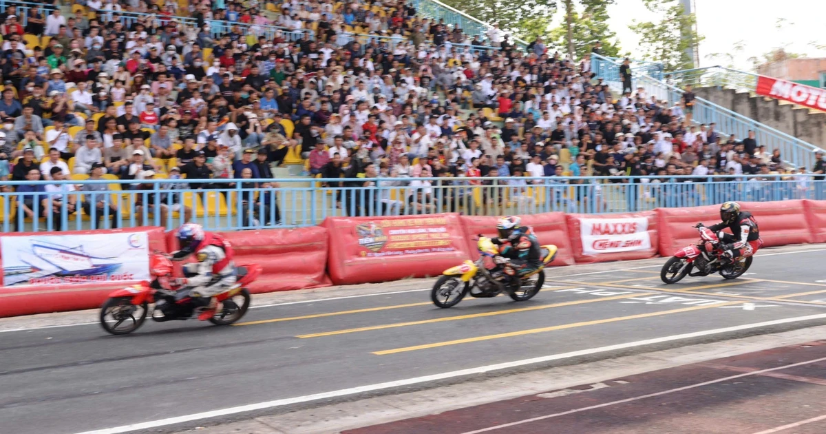 Nghẹt thở những pha ‘đua tốc độ’ dưới cái nóng 40 độ C