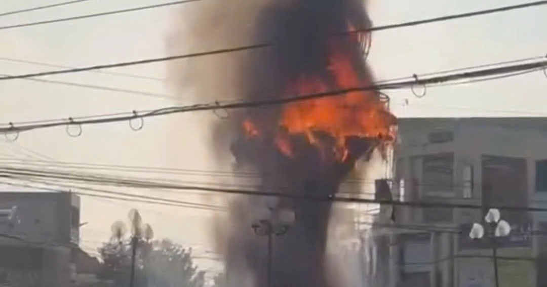 Cháy rụi công trình chiếu sáng nghệ thuật