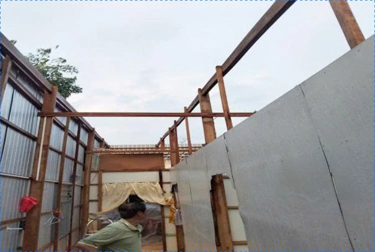 Dông lốc giữa mùa khô làm 47 căn nhà tốc mái tại Đồng Tháp