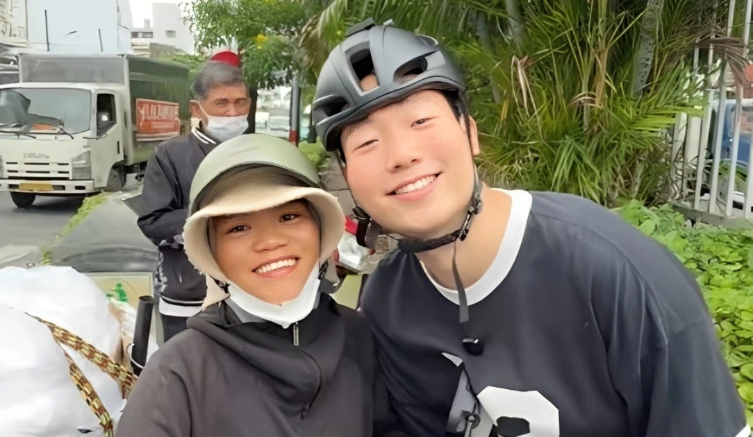 Khách Hàn ngỡ ngàng khi gặp chị bán trái cây Việt Nam 'nói tiếng Hàn như gió'