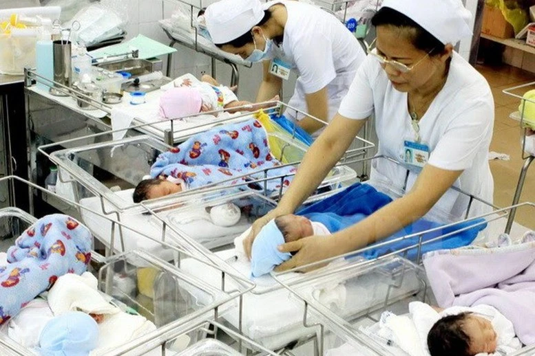 Phụ nữ sinh đủ 2 con trước 35 tuổi sắp được hỗ trợ tối thiểu 2 triệu đồng