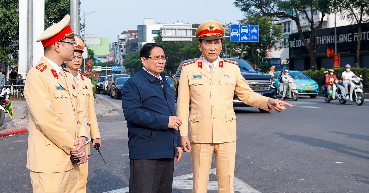 Thủ tướng: Lực lượng cảnh sát giao thông tiên phong, gương mẫu 'vì nhân dân phục vụ'