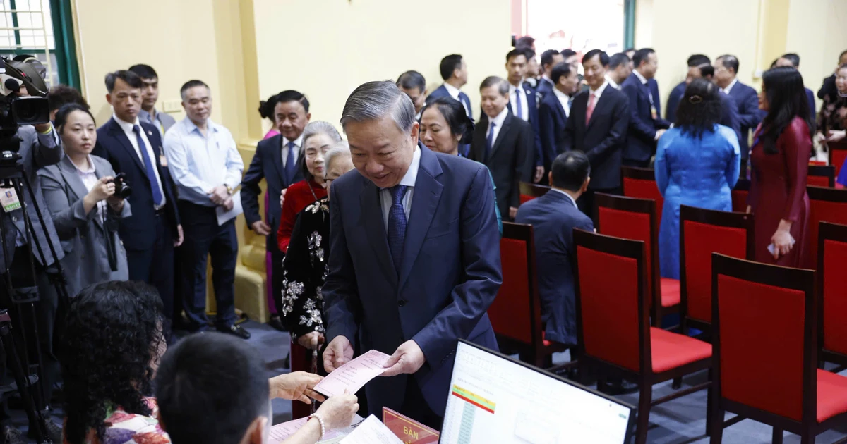 Hình ảnh Tổng Bí thư Tô Lâm cùng lãnh đạo Đảng, Nhà nước thực hiện quyền cử tri