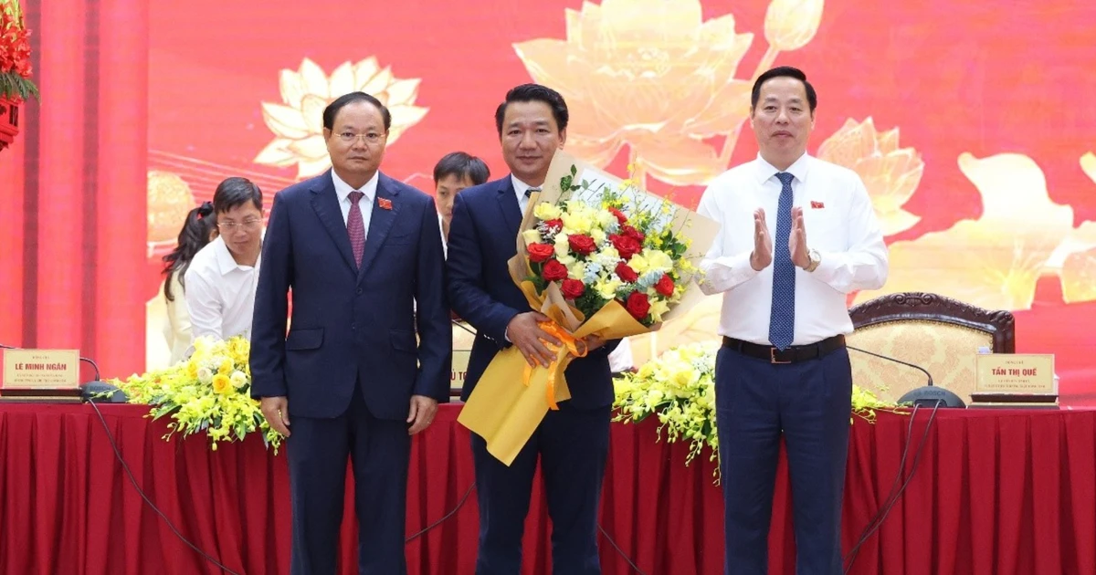Phê chuẩn nhân sự các bộ, địa phương