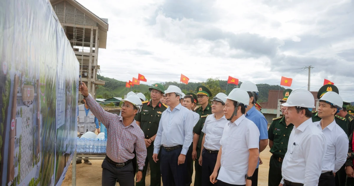Thủ tướng yêu cầu tăng tốc xây dựng trường nội trú, hoàn thành trước 30/8