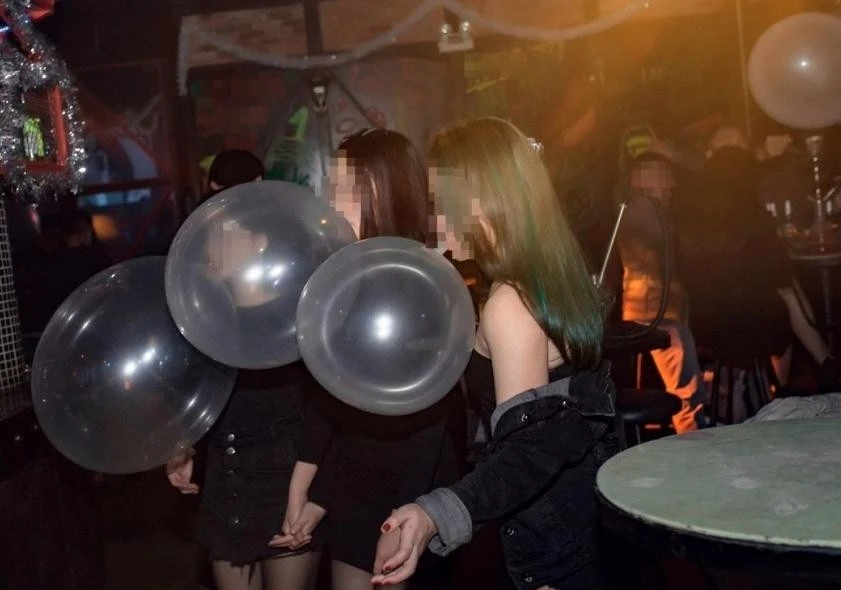 Chính phủ đề xuất cấm kinh doanh 'khí cười' ngoài mục đích y tế