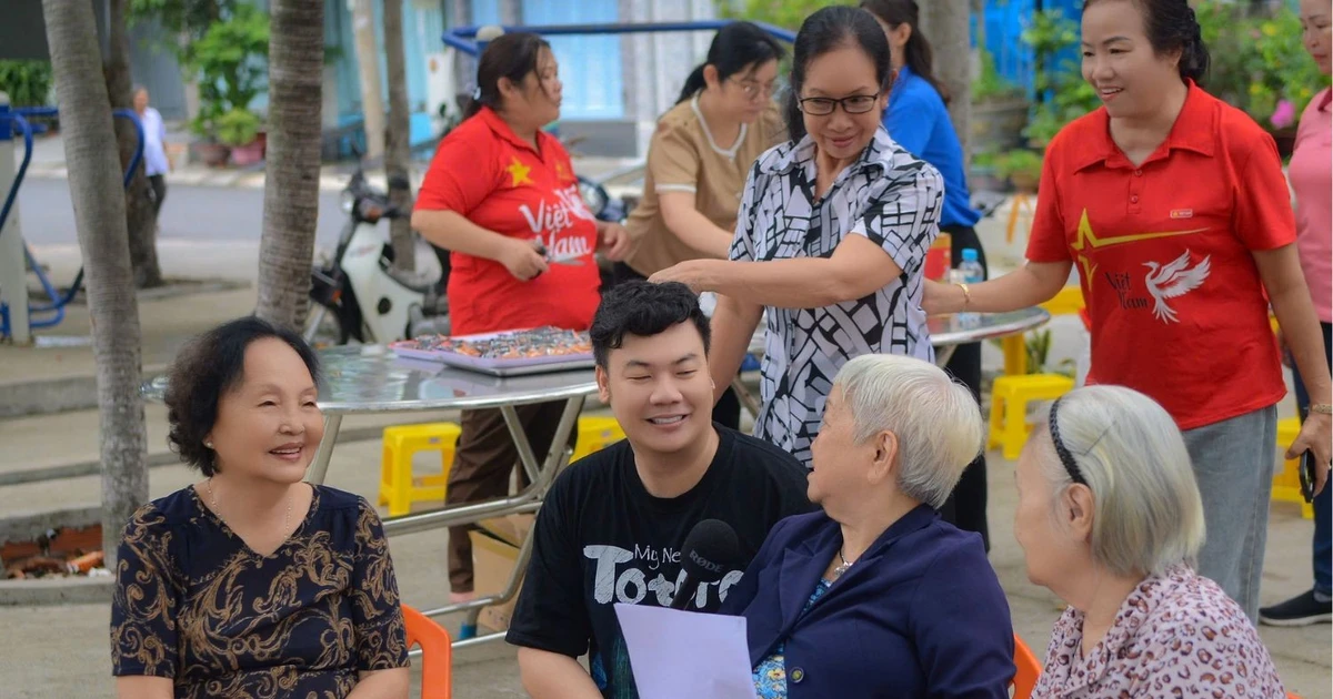 TP.HCM: Ra mắt dự án "Bữa sáng kết nối - Nghe sách cùng người cao tuổi"