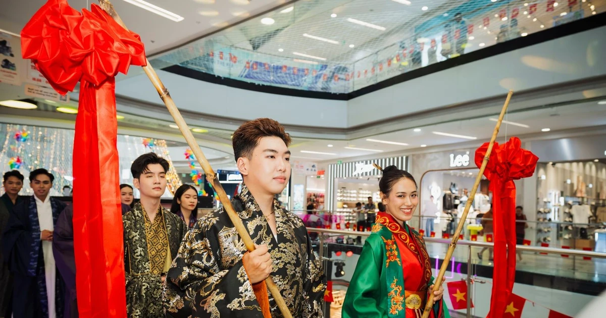 Gen Z mặc Việt phục, "xuyên không" khám phá đám cưới truyền thống ngày xưa