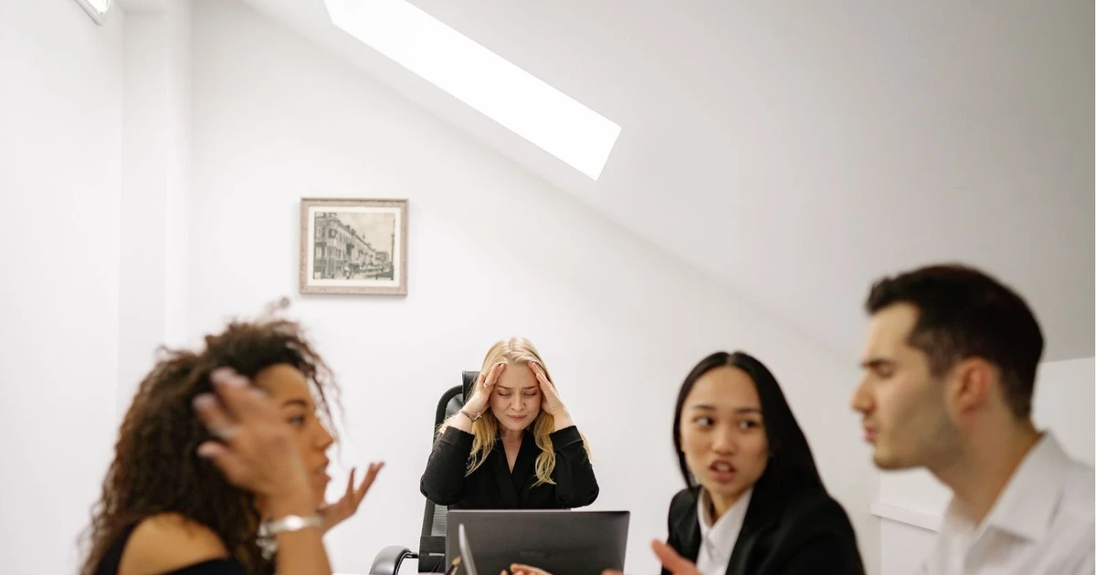 Đứa trẻ từng "ngước mặt lên trời" năm ấy, nay trưởng thành hơn nhờ "nhìn thẳng"