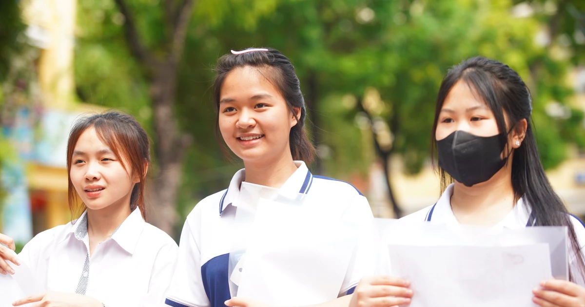 Hơn 1,2 triệu thí sinh hoàn thành môn Ngữ văn, 12 em bị đình chỉ