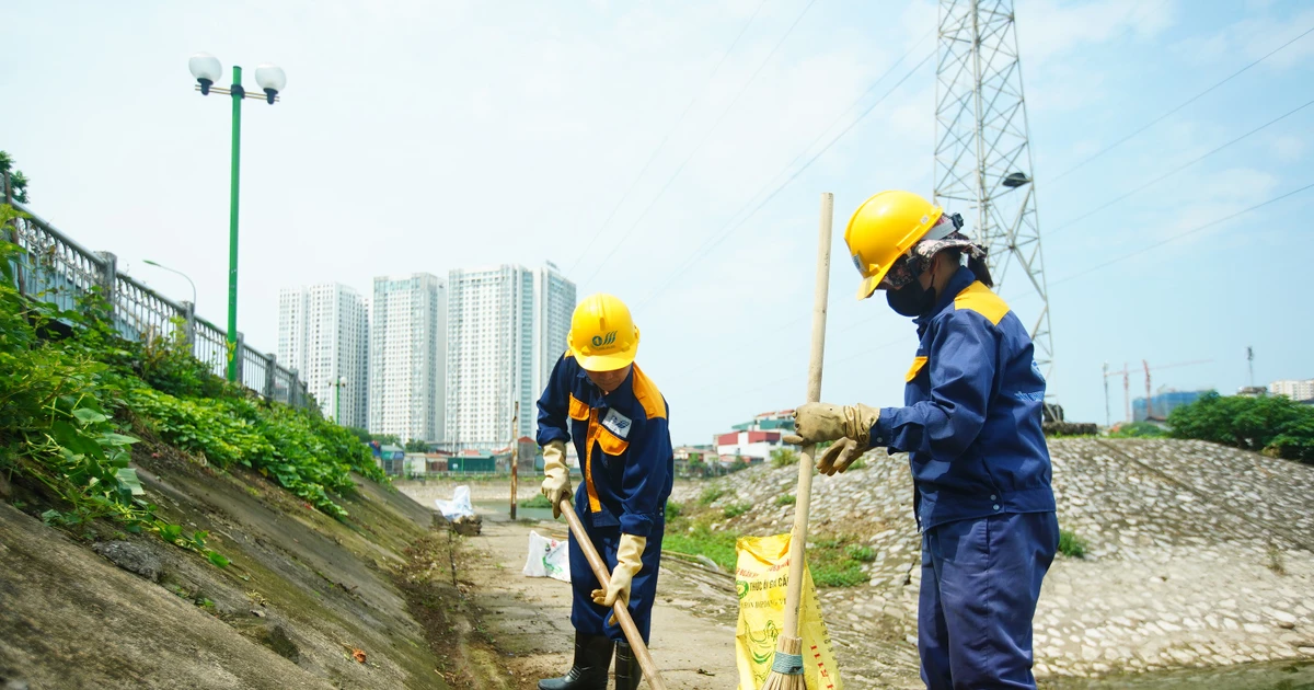 Hồ Hạ Đình được dọn sạch rác và đồ thờ sau phản ánh của Báo Tiền Phong