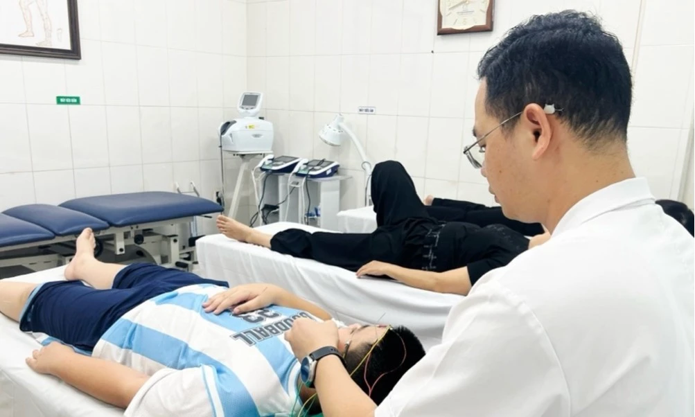 Nhiều trẻ nhập viện vì méo miệng, lệch mặt