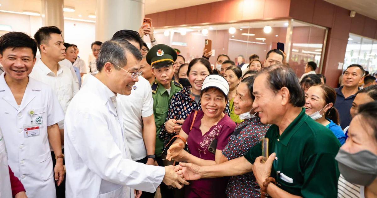 Thủ tướng thăm Bệnh viện Bạch Mai cơ sở Ninh Bình
