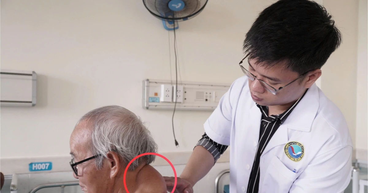 Đà Nẵng: Cụ ông 'mang' khối u ở gáy suốt 40 năm