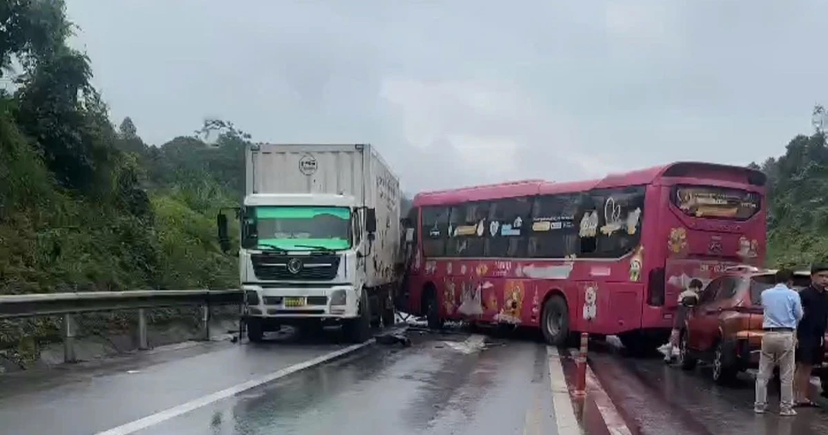 Tai nạn liên hoàn trên cao tốc Nội Bài - Lào Cai