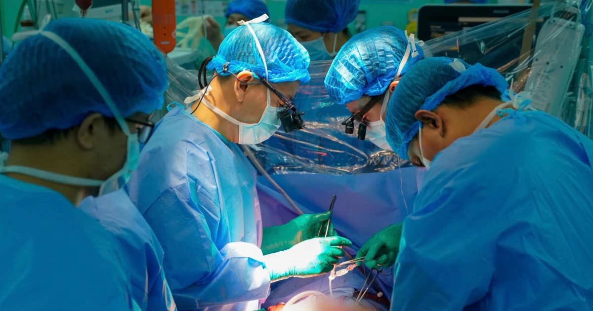 Đưa trái tim bay xuyên Việt cứu người bệnh đang chạy ECMO ở TPHCM