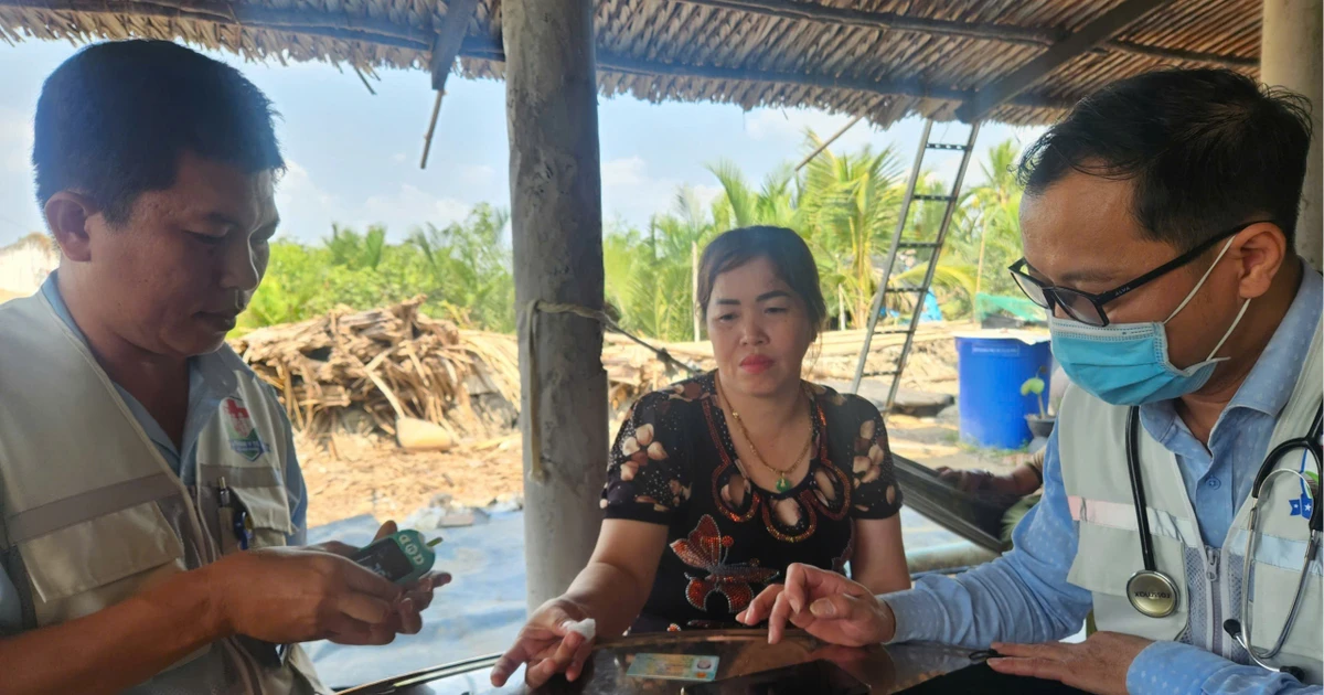 Khám bệnh tại nhà cho người dân