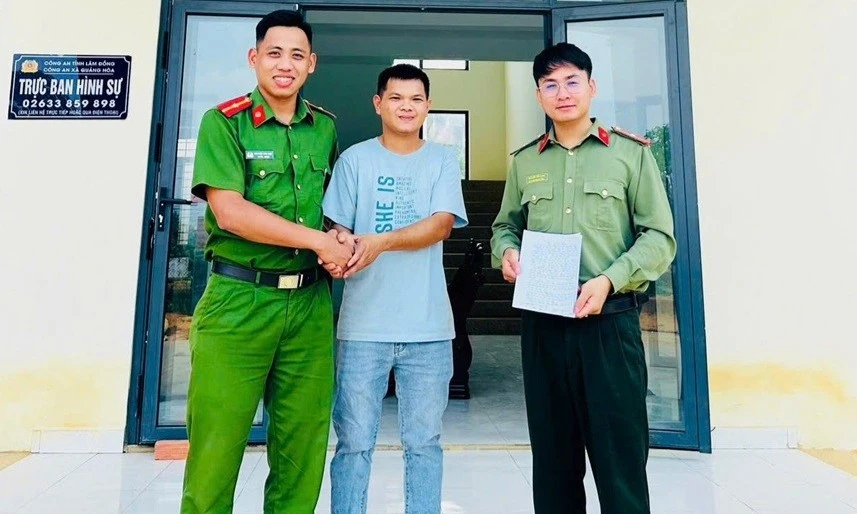 Hai thiếu úy ép tim, hô hấp nhân tạo cứu sống người đàn ông